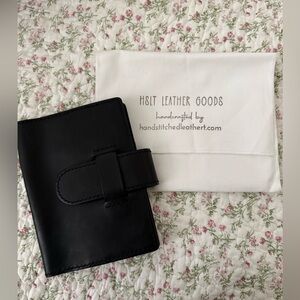 HandStitchedleathert HSLT A6 Black